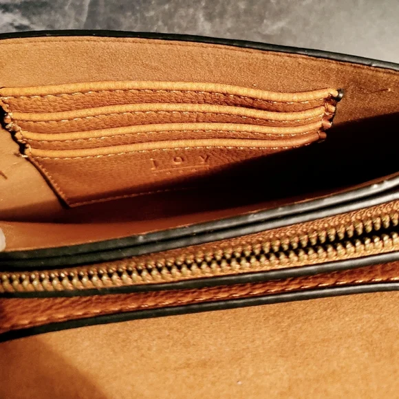 Convertible crossbody bag - Picture 8 of 15